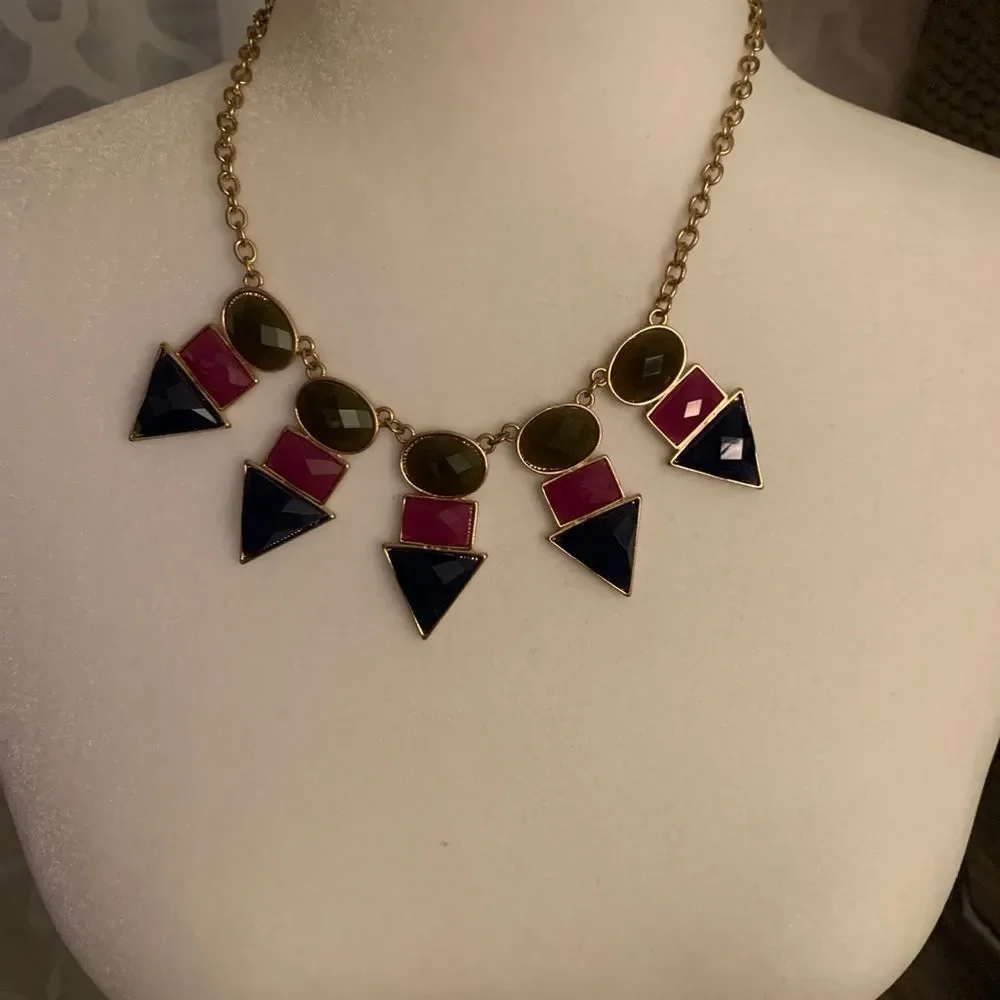 Multi-Color Gold Statement Necklace 🔥🔥 - Picture 4 of 5